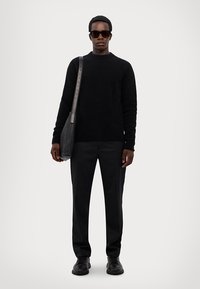 Filippa K Strickpullover - black