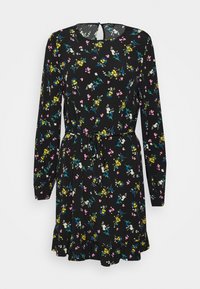 Vestido preto floral com mangas compridas, apresentando um cinto na cintura, bainha em camadas e múltiplos padrões de flores em rosa, amarelo e azul.