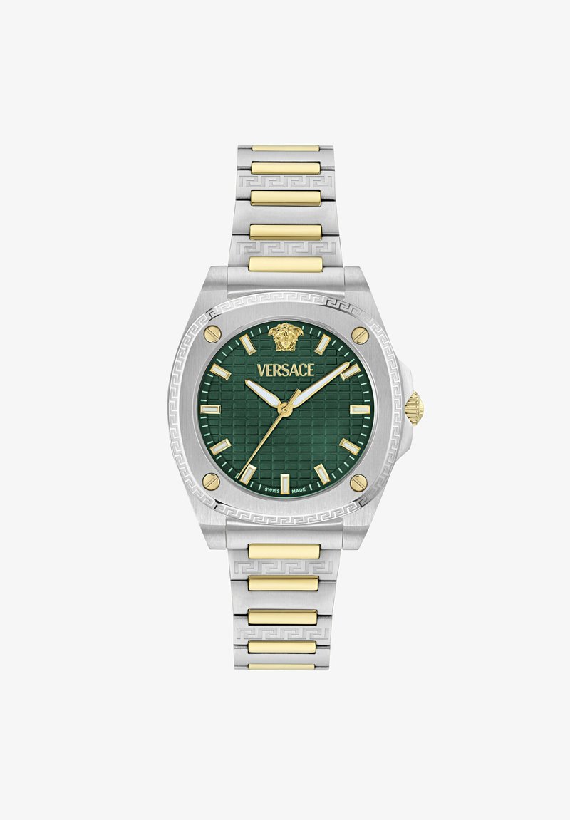 Strieborné a zlaté hodinky Versace z nehrdzavejúcej ocele so zeleným textúrovaným ciferníkom, zlatými hodinovými značkami a ručičkami, logo Medusa na pozícii 12 hodín.