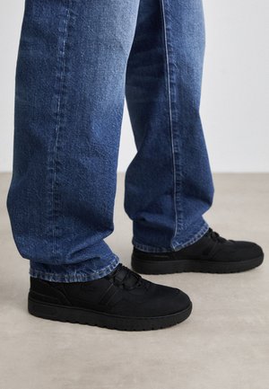 Lacoste, T-CLIP - Baskets basses - black