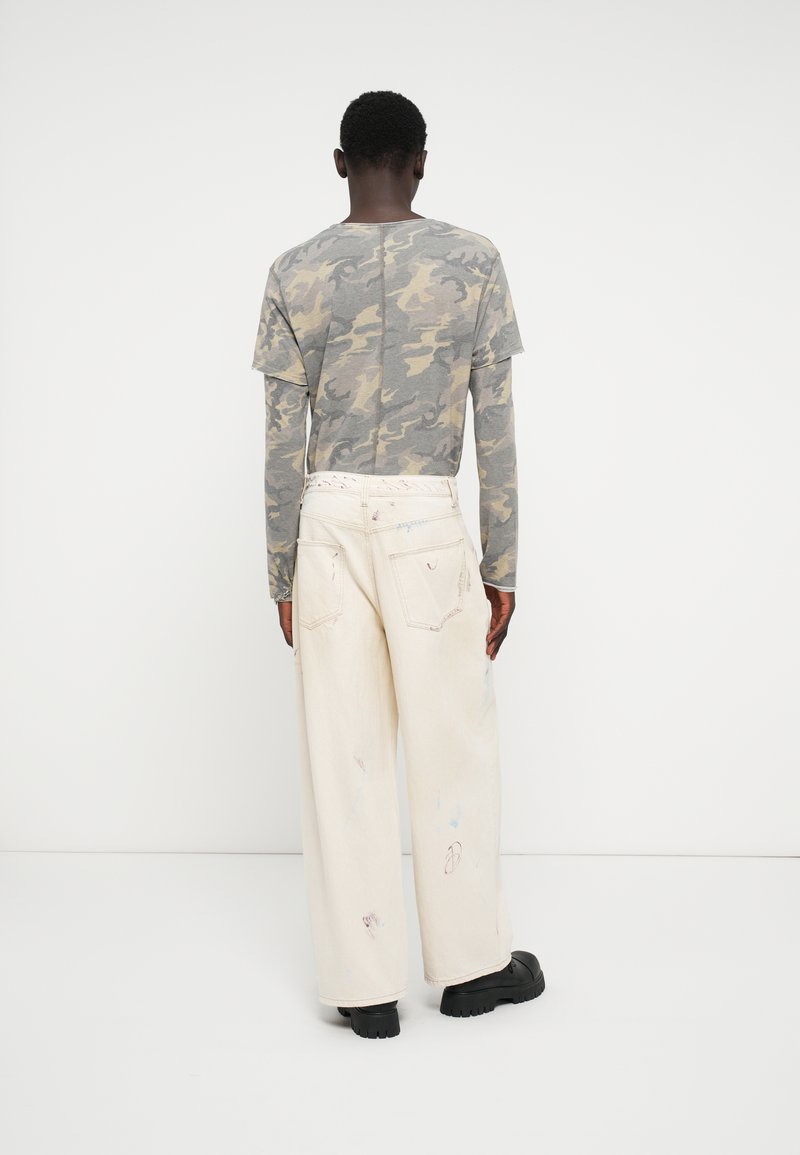 Jaded London PAINT COLOSSUS - Baggy Jeans - ecru/off-white 