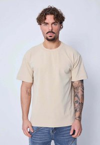 Sélectionné, beige