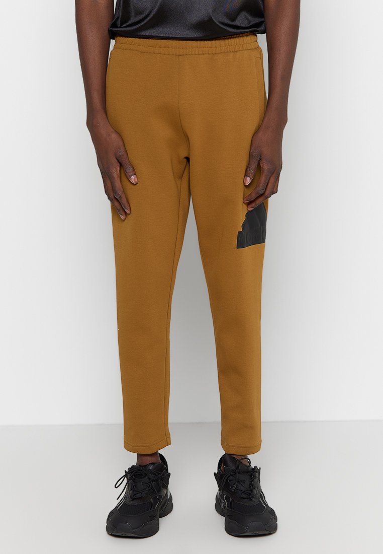 Pantaloni de trening