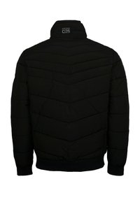 Schwarze gesteppte Jacke mit gerippten Bündchen und Saum, Stehkragen und einem kleinen Logo-Patch am hinteren Kragen.