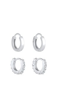 Boucles d'oreilles en argent en forme de créoles avec deux designs : un band simple et un autre orné de petites pierres transparentes, tous deux avec une finition polie.