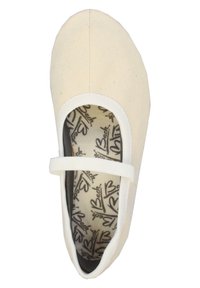 Beige Leinenschuh als Ballerina mit einem weißen elastischen Riemen über dem Spann, ausgestattet mit einer gemusterten Innensohle mit schwarzem Textdesign.
