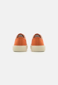 Veja WATA II - Tenisice - orange