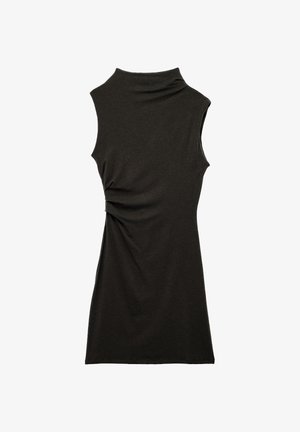 Ærmeløs mørkebrun kjole med høj halsudskæring og rynkedetalje på venstre side, knælængde, ensfarvet stof.