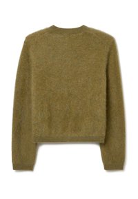 Suéter recortado verde oliva hecho de un material suave y peludo, con un escote redondo y mangas largas, que presenta puños y dobladillo acanalados.