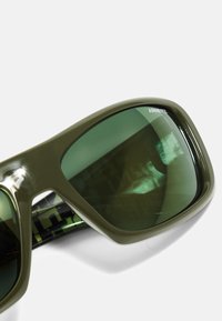 Arnette HOT SHOT - Sončna očala - military green