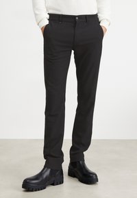 BOSS SLIM - Hlače chino - black