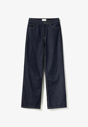 Tumed denim laiad jalad, nööbiga sulgemine, viis taskut, kontrastõmblused ja vööl silt "Noella".