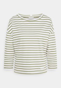 Stribet langærmet skjorte i olivengrøn og hvid. Har en bådformet halsudskæring og løs pasform, fremstillet af blødt bomuldsstof.