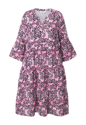 Vaaleanpunainen leopardikuosiset mekko, jossa on V-pääntie, liehuvat hihat ja kerrostettu muotoilu. Kevyt kangas ja väljä istuvuus mukavaa käyttöä varten.