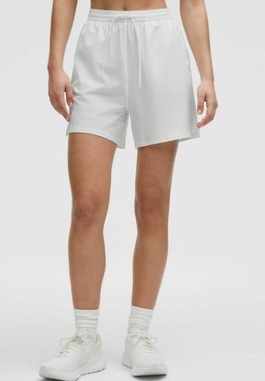 PACE RIVAL HIGH-RISE SHORT 5"   - Pantalón corto de deporte - white