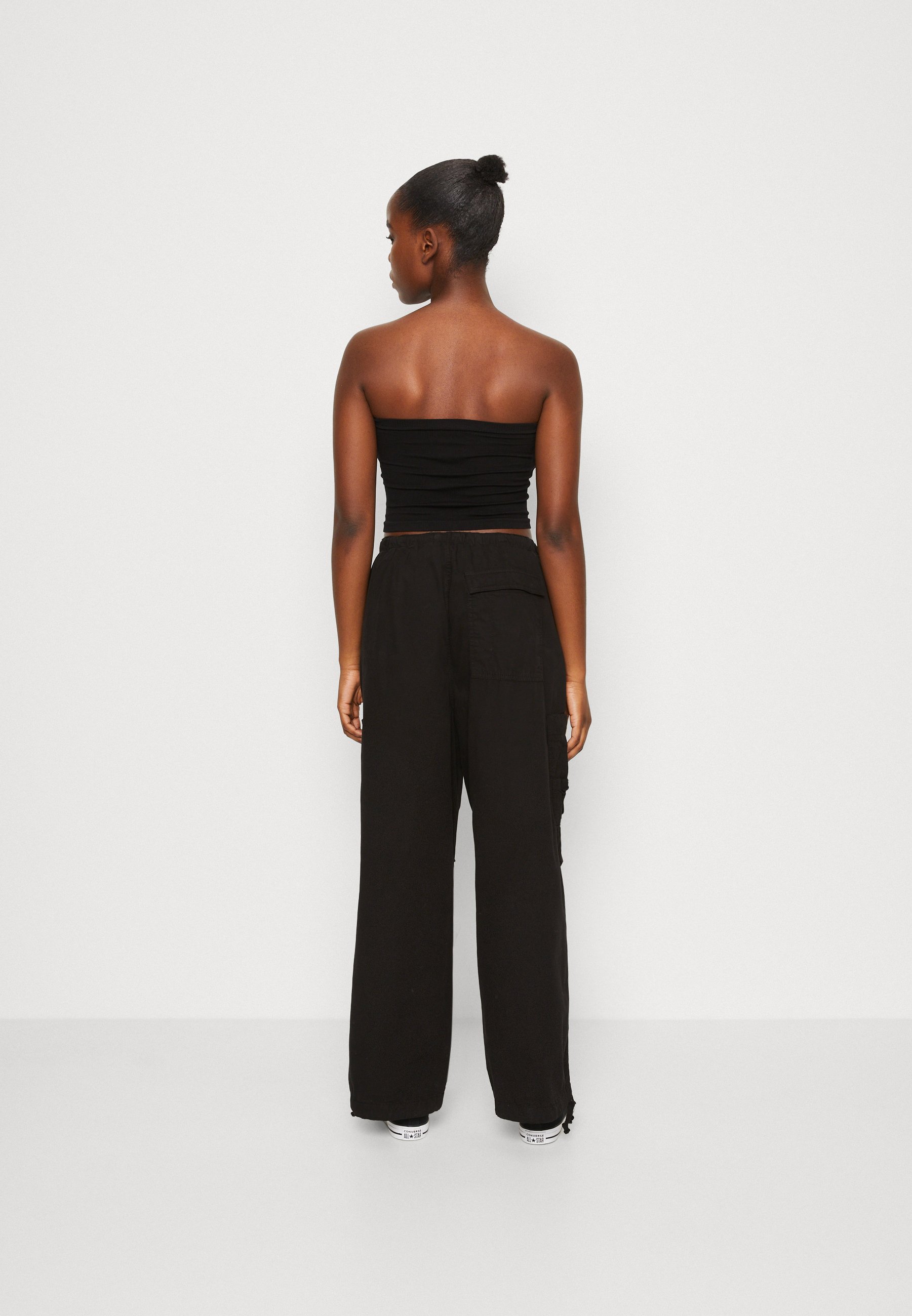 パンツ Jaded London Black Parachute Cargo Pants Jaded London Parachute Cargo Pants in Black | REVOLVE