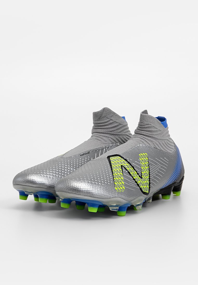 Fußballschuhe für festen Untergrund