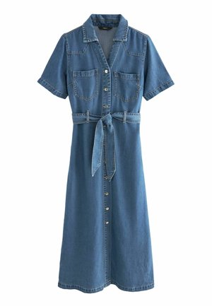 Robe-chemise en jean avec manches courtes, ceinture ajustée à la taille, boutonnage sur le devant, deux poches poitrine et silhouette évasée en ligne A jusqu'à la cheville.