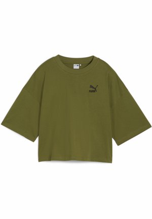 Oliwkowa krótka koszulka z okrągłym dekoltem i krótkimi rękawami. Posiada czarne logo Pumy na piersi. Wykonana z miękkiego materiału.