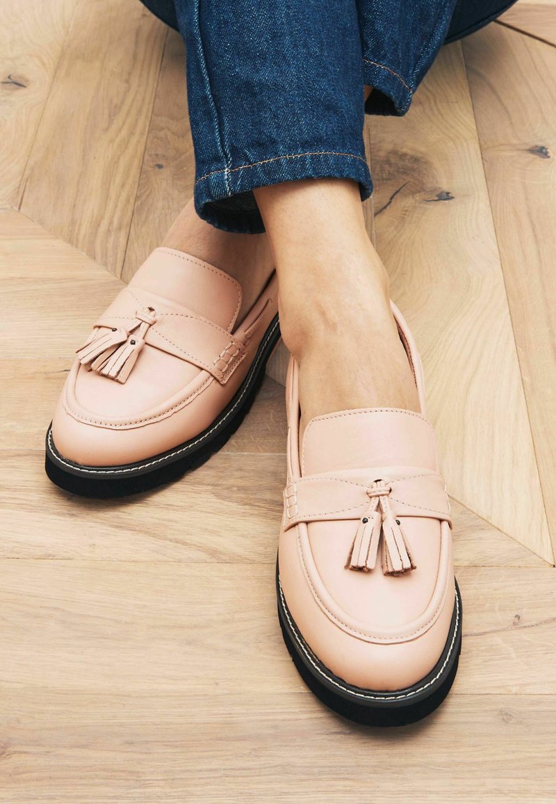Next FOREVER COMFORTÂ TASSEL LOAFERS - Scarpe senza lacci - nude