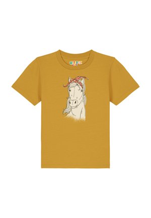 Mosterdgele katoenen T-shirt met een afbeelding van een paard met een rode stippenbandana. Korte mouwen, ronde hals, gladde textuur.