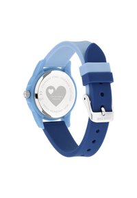 Blaue Silikonarmbanduhr mit einem Gehäuseboden aus Edelstahl, Herzgravur und einem silbernen Metallverschluss. Wasserdicht bis 3 ATM.