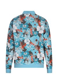 Floral Bomberjacke in Blau, Weiß und Rot mit einem kontrastierenden Kragen. Sie hat ein lebendiges Blumenmuster auf einem dunklen Hintergrund. Lange Ärmel.
