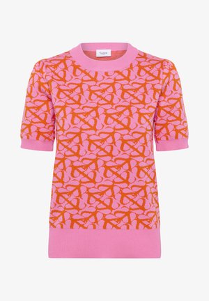 Rozā džemperis ar visapkārtēju oranžu abstraktu rakstu, īsām piedurknēm un ribinātu apaļu kakla izgriezumu. Mīksta tekstūra un brīva piegriezuma.