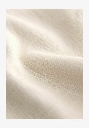 Tessuto di lino naturale in un colore crema chiaro, con una texture morbida e un sottile motivo a griglia. Ideale per indumenti o tessuti per la casa.