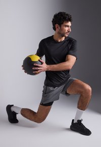 Pier One Sport REGULAR FIT SPORTS T-SHIRT - Paprasti marškinėliai - black