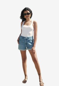 Friends Like These BOYFRIEND - REGULAR FIT - Džinsiniai šortai - mid blue