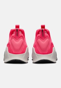 Nike Performance FREE METCON 6 - Treningssko - aster pink black lt iron ore pale ivory