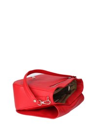 Borsa a tracolla in pelle rossa con texture, manico singolo, chiusura con zip e apertura superiore che rivela un interno di colore chiaro. Finiture in metallo argentato.