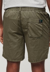 Superdry & Co WALK - Shorts - army green