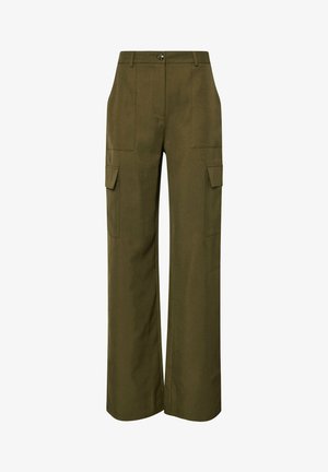 oliwkowe spodnie w szerokim kroju, wykonane z tkaniny o gładkiej strukturze. Posiadają dwie kieszenie cargo z przodu i zapięcie na guzik w talii.