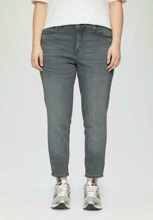 - Jeansy Slim Fit