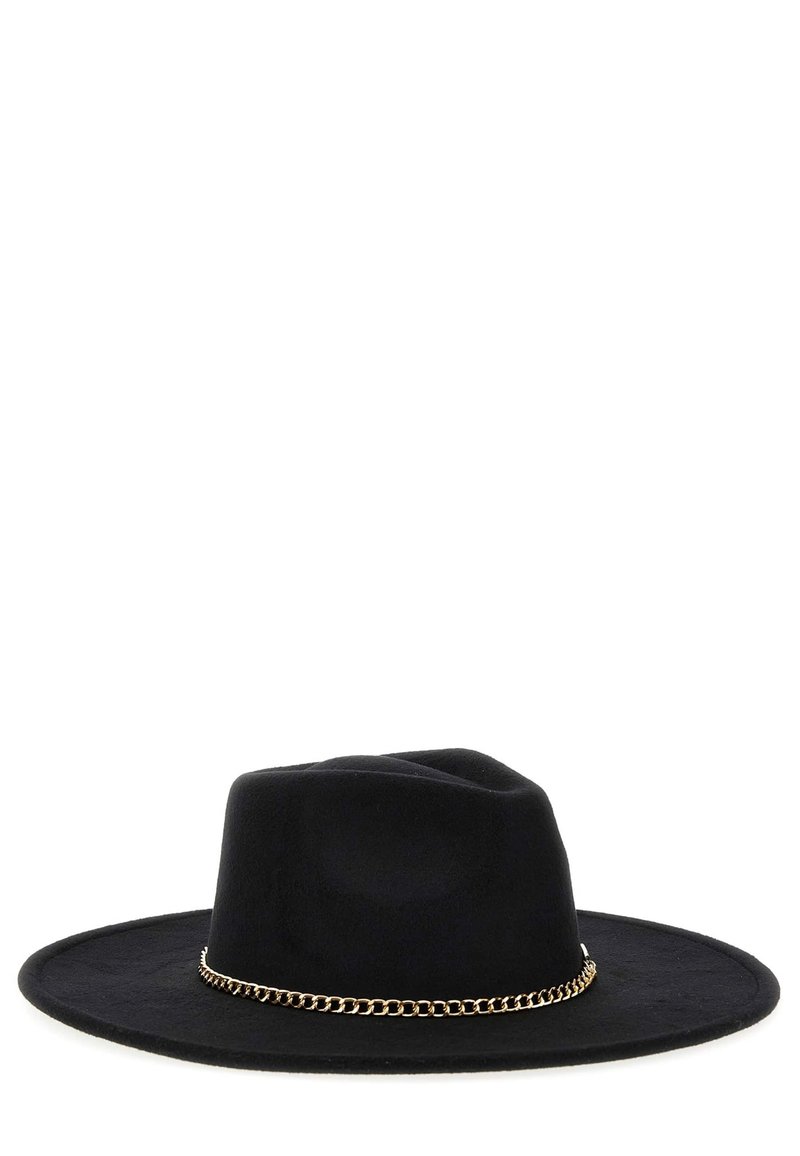 Sombrero de fieltro negro de ala ancha con un acento de cadena dorada alrededor de la base de la corona. Textura suave con una forma estructurada.
