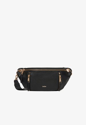 Marsupio in pelle nera testurizzata con cerniere dorate, logo DeeZee, tracolla regolabile e due tasche frontali con zip su sfondo bianco.