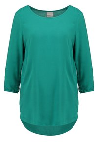 Blusa teal a maniche lunghe in tessuto morbido. Presenta un collo rotondo, maniche a 3/4 e un orlo curvo con spacchi laterali.