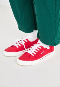 Unselected, red