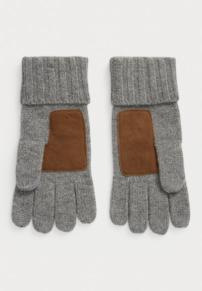Grå strikkede handsker med ribbede manchetter, der har brune ruskindsp patches på håndfladerne. Tekstureret stof med en behagelig pasform.