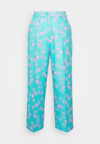 Türkise weit geschnittene Hosen mit einem sich wiederholenden Muster aus pinken Herzen und Buchstaben, aus glattem, leichtem Stoff.