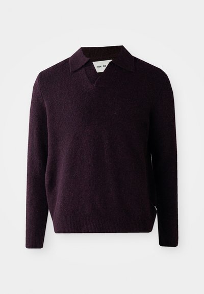 Strickpullover in Dunkellila mit V-Ausschnitt, langen Ärmeln und strukturiertem Finish. Verfügt über einen klassischen Kragen und ein seitliches Etikett.