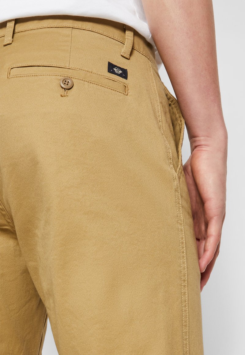 Dockers Mens Classic Flat Front Easy Khaki Pant avec Tunisia