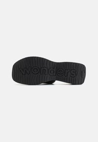 WONDERS Pantofle na podpatku - black