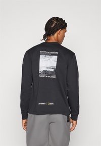 Adidas Terrex NATIONAL GEOGRAPHIC UNITEFIT GFX TEE LS - Tops ar garām piedurknēm - black