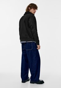 PULL&BEAR Ľahká bunda - black