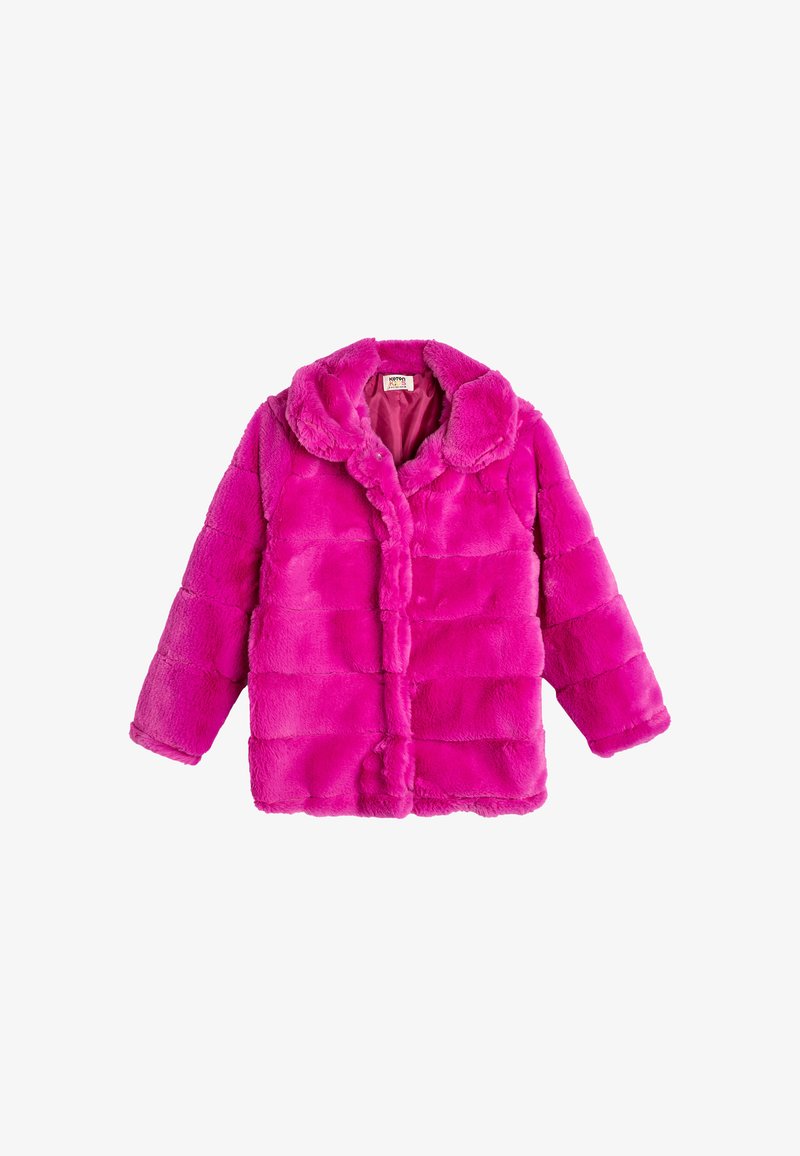 Faux fur, lys pink frakke med krave, kviltet design, frontknaplukning og lange ærmer. Blød tekstur, ingen synlige mønstre.
