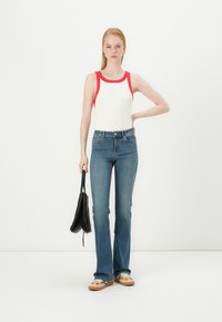 ONLY ONLWAUW MID WAIST FLARED - Flared jeans - medium blue denim