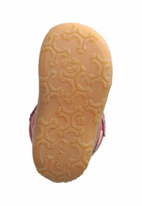 Růžová gumová podrážka s texturovaným vzorem sněhové vločky, označená "PEPINO 18." Hladký povrch, lehká konstrukce s gripem pro trakci.